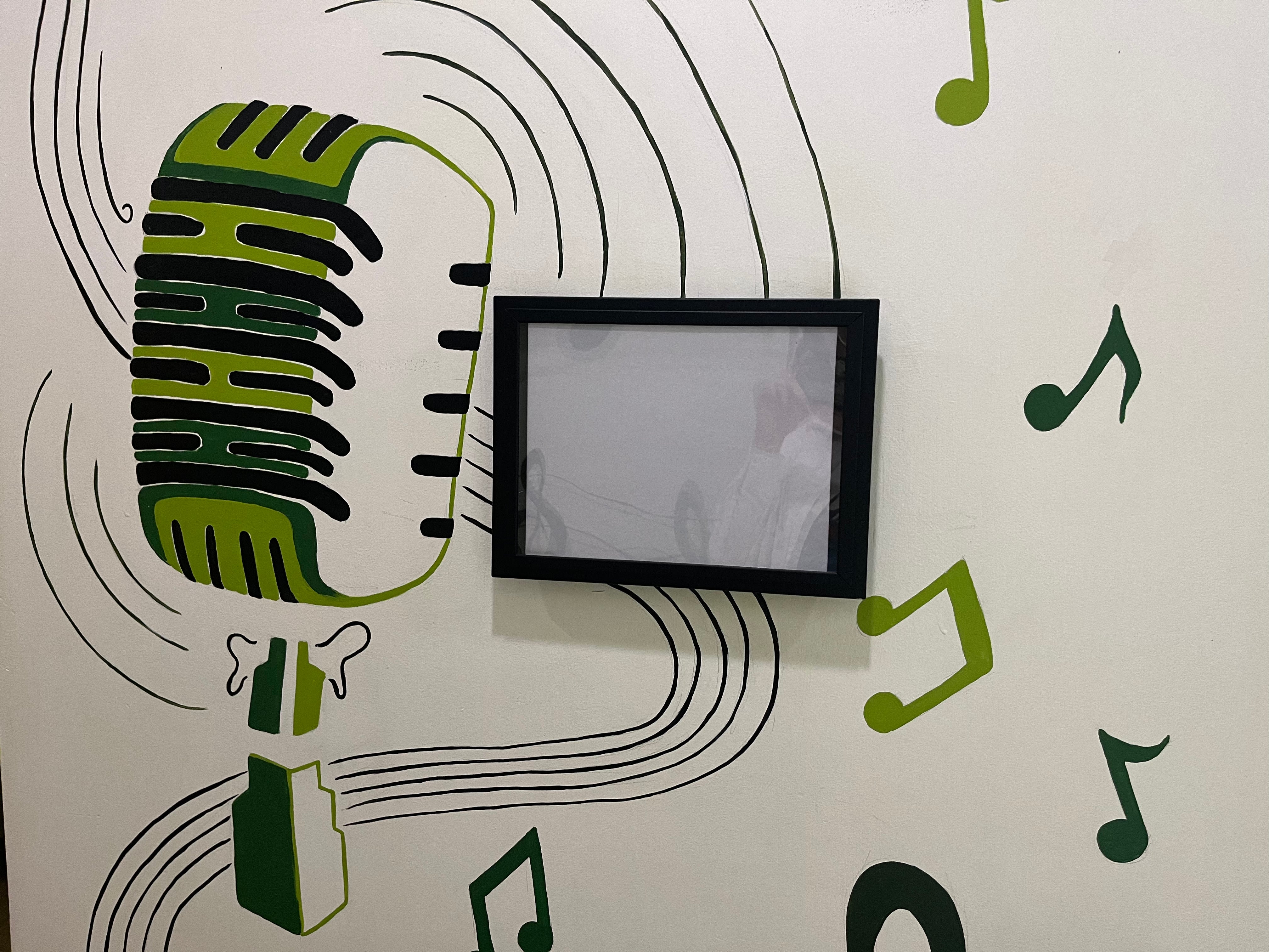microhpone and notes wall art